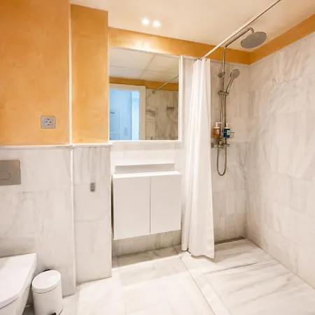 Domus Con Parking Gratuito Apartamento