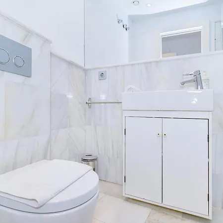 Domus Con Parking Gratuito * Granada